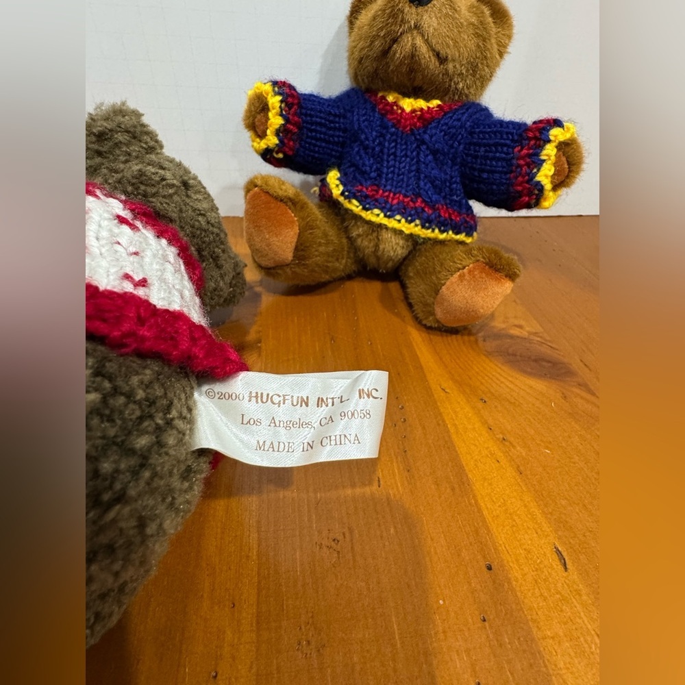 Hugfun International Vintage 2000 y2k teddy bears wearing sweaters - Picture 9 of 11